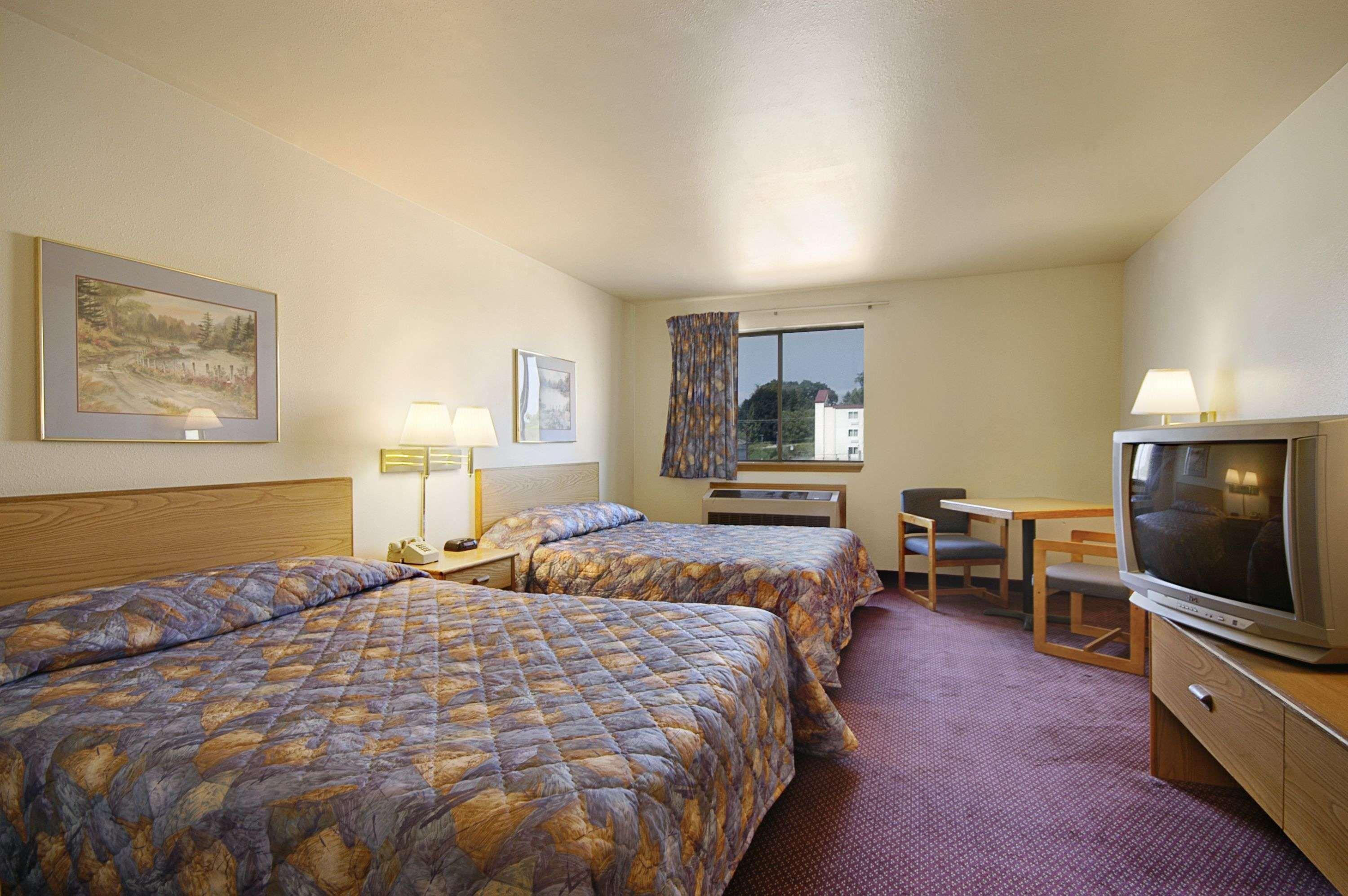 Ramada By Wyndham Harrisburg Hersey Motel